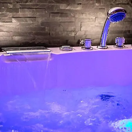 Duo Detente Hotel
