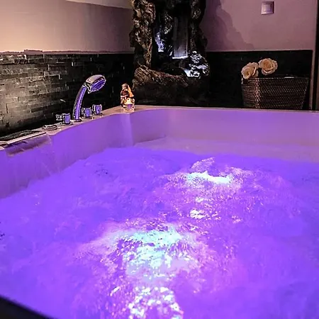 Duo Detente Hotel